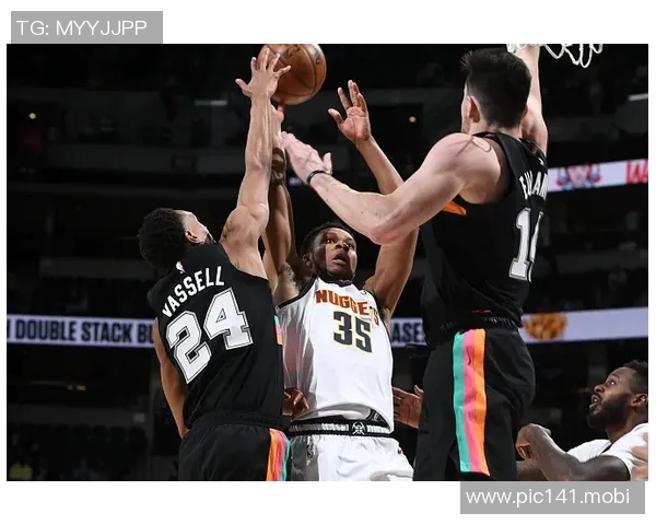 这赛季到底怎么了？德里克·怀特半场5中1&三分1中0仅拿2分